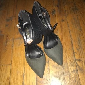 Woman designer heels with ankle locket